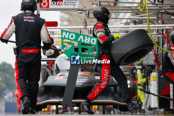 2024-07-13 - 07 CONWAY Mike (gbr), KOBAYASHI Kamui (jpn), DE VRIES Nyck (nld), Toyota Gazoo Racing, Toyota GR010 - Hybrid #07, Hypercar, pitstop, arrêt aux stands, during the 2024 Rolex 6 Hours of Sao Paulo, 5th round of the 2024 FIA World Endurance Championship, from July 12 to 14, 2024 on the Autódromo José Carlos Pace in Interlagos, Brazil - FIA WEC - 6 HOURS OF SAO PAULO 2024 - ENDURANCE - MOTORS