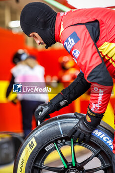 2024-07-13 - mecaniciens, mechanics, Ferrari AF Corse, Ferrari 499P #50, Hypercar, michelin, tyres, pneus, during the 2024 Rolex 6 Hours of Sao Paulo, 5th round of the 2024 FIA World Endurance Championship, from July 12 to 14, 2024 on the Autódromo José Carlos Pace in Interlagos, Brazil - FIA WEC - 6 HOURS OF SAO PAULO 2024 - ENDURANCE - MOTORS