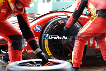 2024-07-13 - mecaniciens, mechanics, Ferrari AF Corse, Ferrari 499P #50, Hypercar, michelin, tyres, pneus, during the 2024 Rolex 6 Hours of Sao Paulo, 5th round of the 2024 FIA World Endurance Championship, from July 12 to 14, 2024 on the Autódromo José Carlos Pace in Interlagos, Brazil - FIA WEC - 6 HOURS OF SAO PAULO 2024 - ENDURANCE - MOTORS