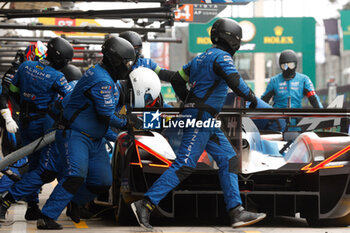 2024-07-13 - 35 MILESI Charles (fra), HABSBURG-LOTHRINGEN Ferdinand (aut), CHATIN Paul-Loup (fra), Alpine Endurance Team #35, Alpine A424, Hypercar, pitstop, arrêt aux stands during the 2024 Rolex 6 Hours of Sao Paulo, 5th round of the 2024 FIA World Endurance Championship, from July 12 to 14, 2024 on the Autódromo José Carlos Pace in Interlagos, Brazil - FIA WEC - 6 HOURS OF SAO PAULO 2024 - ENDURANCE - MOTORS