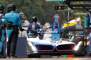 2024-07-13 - 15 VANTHOOR Dries (bel), MARCIELLO Raffaele (swi), WITTMANN Marco (ger), BMW M Team WRT, BMW Hybrid V8 #15, Hypercar, pitstop, arrêt aux stands, during the 2024 Rolex 6 Hours of Sao Paulo, 5th round of the 2024 FIA World Endurance Championship, from July 12 to 14, 2024 on the Autódromo José Carlos Pace in Interlagos, Brazil - FIA WEC - 6 HOURS OF SAO PAULO 2024 - ENDURANCE - MOTORS