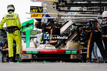 2024-07-13 - 12 STEVENS Will (gbr), NATO Norman (fra), ILOTT Callum (gbr), Hertz Team Jota, Porsche 963 #12, Hypercar, pitstop, arrêt aux stands, during the 2024 Rolex 6 Hours of Sao Paulo, 5th round of the 2024 FIA World Endurance Championship, from July 12 to 14, 2024 on the Autódromo José Carlos Pace in Interlagos, Brazil - FIA WEC - 6 HOURS OF SAO PAULO 2024 - ENDURANCE - MOTORS