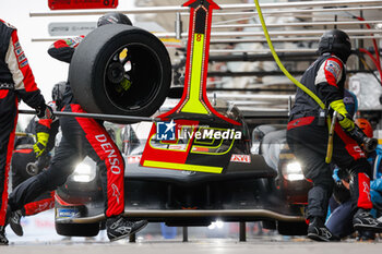 2024-07-13 - 08 BUEMI Sébastien (swi), HARTLEY Brendon (nzl), HIRAKAWA Ryo (jpn), Toyota Gazoo Racing, Toyota GR010 - Hybrid #08, Hypercar, pitstop, arrêt aux stands, during the 2024 Rolex 6 Hours of Sao Paulo, 5th round of the 2024 FIA World Endurance Championship, from July 12 to 14, 2024 on the Autódromo José Carlos Pace in Interlagos, Brazil - FIA WEC - 6 HOURS OF SAO PAULO 2024 - ENDURANCE - MOTORS