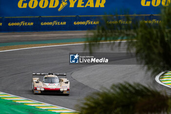 2024-07-13 - 38 RASMUSSEN Oliver (dnk), HANSON Philip (gbr), BUTTON Jenson (gbr), Hertz Team Jota, Porsche 963 #38, Hypercar, action during the 2024 Rolex 6 Hours of Sao Paulo, 5th round of the 2024 FIA World Endurance Championship, from July 12 to 14, 2024 on the Autódromo José Carlos Pace in Interlagos, Brazil - FIA WEC - 6 HOURS OF SAO PAULO 2024 - ENDURANCE - MOTORS