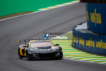 2024-07-13 - 82 JUNCADELLA Daniel (spa), BAUD Sébastien (fra), KOIZUMI Hiroshi (jpn), TF Sport, Corvette Z06 GT3.R #82, LM GT3, action during the 2024 Rolex 6 Hours of Sao Paulo, 5th round of the 2024 FIA World Endurance Championship, from July 12 to 14, 2024 on the Autódromo José Carlos Pace in Interlagos, Brazil - FIA WEC - 6 HOURS OF SAO PAULO 2024 - ENDURANCE - MOTORS