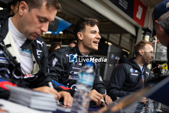 2024-07-13 - VAN DER LINDE Sheldon (zaf), BMW M Team WRT, BMW Hybrid V8, portrait, autograph session during the 2024 Rolex 6 Hours of Sao Paulo, 5th round of the 2024 FIA World Endurance Championship, from July 11 to 14, 2024 on the Autódromo José Carlos Pace in Interlagos, Brazil - FIA WEC - 6 HOURS OF SAO PAULO 2024 - ENDURANCE - MOTORS