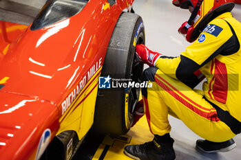 2024-07-13 - Mechanic Ferrari AF Corse during the 2024 Rolex 6 Hours of Sao Paulo, 5th round of the 2024 FIA World Endurance Championship, from July 11 to 14, 2024 on the Autódromo José Carlos Pace in Interlagos, Brazil - FIA WEC - 6 HOURS OF SAO PAULO 2024 - ENDURANCE - MOTORS