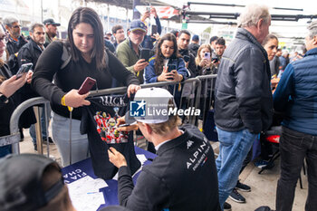 2024-07-13 - fans, supporters, public, spectators autograph session, session autographe SCHUMACHER Mick (ger), Alpine Endurance Team, Alpine A424, during the 2024 Rolex 6 Hours of Sao Paulo, 5th round of the 2024 FIA World Endurance Championship, from July 11 to 14, 2024 on the Autódromo José Carlos Pace in Interlagos, Brazil - FIA WEC - 6 HOURS OF SAO PAULO 2024 - ENDURANCE - MOTORS