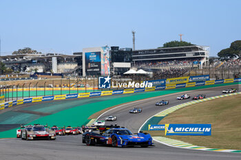 2024-07-14 - 02 BAMBER Earl (nzl), LYNN Alex (gbr), Cadillac Racing #02, Hypercar, actiondepart, start, during the 2024 Rolex 6 Hours of Sao Paulo, 5th round of the 2024 FIA World Endurance Championship, from July 12 to 14, 2024 on the Autódromo José Carlos Pace in Interlagos, Brazil - FIA WEC - 6 HOURS OF SAO PAULO 2024 - ENDURANCE - MOTORS