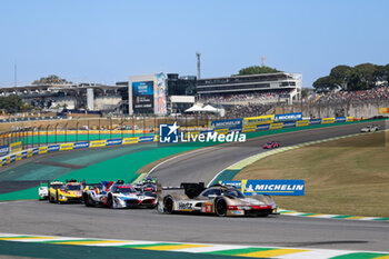 2024-07-14 - 38 RASMUSSEN Oliver (dnk), HANSON Philip (gbr), BUTTON Jenson (gbr), Hertz Team Jota, Porsche 963 #38, Hypercar, actiondepart, start, during the 2024 Rolex 6 Hours of Sao Paulo, 5th round of the 2024 FIA World Endurance Championship, from July 12 to 14, 2024 on the Autódromo José Carlos Pace in Interlagos, Brazil - FIA WEC - 6 HOURS OF SAO PAULO 2024 - ENDURANCE - MOTORS