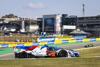 2024-07-14 - 15 VANTHOOR Dries (bel), MARCIELLO Raffaele (swi), WITTMANN Marco (ger), BMW M Team WRT, BMW Hybrid V8 #15, Hypercar, action during the 2024 Rolex 6 Hours of Sao Paulo, 5th round of the 2024 FIA World Endurance Championship, from July 12 to 14, 2024 on the Autódromo José Carlos Pace in Interlagos, Brazil - FIA WEC - 6 HOURS OF SAO PAULO 2024 - ENDURANCE - MOTORS