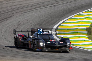 2024-07-14 - 08 BUEMI Sébastien (swi), HARTLEY Brendon (nzl), HIRAKAWA Ryo (jpn), Toyota Gazoo Racing, Toyota GR010 - Hybrid #08, Hypercar, action during the 2024 Rolex 6 Hours of Sao Paulo, 5th round of the 2024 FIA World Endurance Championship, from July 12 to 14, 2024 on the Autódromo José Carlos Pace in Interlagos, Brazil - FIA WEC - 6 HOURS OF SAO PAULO 2024 - ENDURANCE - MOTORS