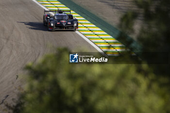 2024-07-14 - 08 BUEMI Sébastien (swi), HARTLEY Brendon (nzl), HIRAKAWA Ryo (jpn), Toyota Gazoo Racing, Toyota GR010 - Hybrid #08, Hypercar, action during the 2024 Rolex 6 Hours of Sao Paulo, 5th round of the 2024 FIA World Endurance Championship, from July 12 to 14, 2024 on the Autódromo José Carlos Pace in Interlagos, Brazil - FIA WEC - 6 HOURS OF SAO PAULO 2024 - ENDURANCE - MOTORS