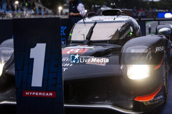 2024-07-14 - 08 BUEMI Sébastien (swi), HARTLEY Brendon (nzl), HIRAKAWA Ryo (jpn), Toyota Gazoo Racing, Toyota GR010 - Hybrid #08, Hypercar, celebrating their win during the 2024 Rolex 6 Hours of Sao Paulo, 5th round of the 2024 FIA World Endurance Championship, from July 12 to 14, 2024 on the Autódromo José Carlos Pace in Interlagos, Brazil - FIA WEC - 6 HOURS OF SAO PAULO 2024 - ENDURANCE - MOTORS