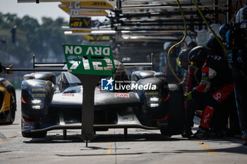 2024-07-14 - 08 BUEMI Sébastien (swi), HARTLEY Brendon (nzl), HIRAKAWA Ryo (jpn), Toyota Gazoo Racing, Toyota GR010 - Hybrid #08, Hypercar, action pitstop, arrêt aux stands, during the 2024 Rolex 6 Hours of Sao Paulo, 5th round of the 2024 FIA World Endurance Championship, from July 12 to 14, 2024 on the Autódromo José Carlos Pace in Interlagos, Brazil - FIA WEC - 6 HOURS OF SAO PAULO 2024 - ENDURANCE - MOTORS