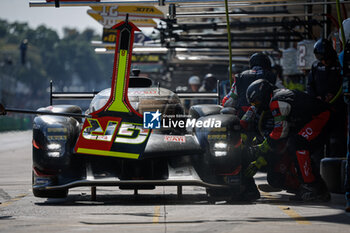 2024-07-14 - 08 BUEMI Sébastien (swi), HARTLEY Brendon (nzl), HIRAKAWA Ryo (jpn), Toyota Gazoo Racing, Toyota GR010 - Hybrid #08, Hypercar, action pitstop, arrêt aux stands, during the 2024 Rolex 6 Hours of Sao Paulo, 5th round of the 2024 FIA World Endurance Championship, from July 12 to 14, 2024 on the Autódromo José Carlos Pace in Interlagos, Brazil - FIA WEC - 6 HOURS OF SAO PAULO 2024 - ENDURANCE - MOTORS