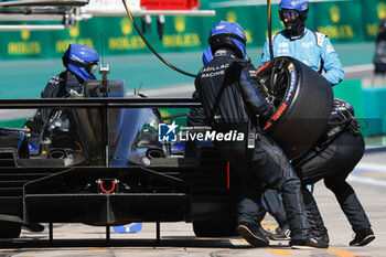 2024-07-14 - 02 BAMBER Earl (nzl), LYNN Alex (gbr), Cadillac Racing #02, Hypercar, action pitstop, arrêt aux stands during the 2024 Rolex 6 Hours of Sao Paulo, 5th round of the 2024 FIA World Endurance Championship, from July 12 to 14, 2024 on the Autódromo José Carlos Pace in Interlagos, Brazil - FIA WEC - 6 HOURS OF SAO PAULO 2024 - ENDURANCE - MOTORS