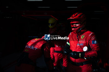 2024-07-14 - Vista AF Corse mechanics during the 2024 Rolex 6 Hours of Sao Paulo, 5th round of the 2024 FIA World Endurance Championship, from July 11 to 14, 2024 on the Autódromo José Carlos Pace in Interlagos, Brazil - FIA WEC - 6 HOURS OF SAO PAULO 2024 - ENDURANCE - MOTORS