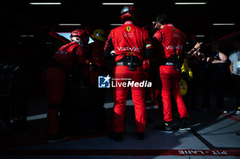 2024-07-14 - Vista AF Corse mechanics during the 2024 Rolex 6 Hours of Sao Paulo, 5th round of the 2024 FIA World Endurance Championship, from July 11 to 14, 2024 on the Autódromo José Carlos Pace in Interlagos, Brazil - FIA WEC - 6 HOURS OF SAO PAULO 2024 - ENDURANCE - MOTORS