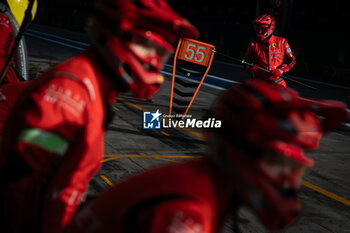 2024-07-14 - Vista AF Corse mechanics during the 2024 Rolex 6 Hours of Sao Paulo, 5th round of the 2024 FIA World Endurance Championship, from July 11 to 14, 2024 on the Autódromo José Carlos Pace in Interlagos, Brazil - FIA WEC - 6 HOURS OF SAO PAULO 2024 - ENDURANCE - MOTORS