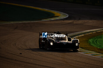 2024-07-14 - 08 BUEMI Sébastien (swi), HARTLEY Brendon (nzl), HIRAKAWA Ryo (jpn), Toyota Gazoo Racing, Toyota GR010 - Hybrid #08, Hypercar, action during the 2024 Rolex 6 Hours of Sao Paulo, 5th round of the 2024 FIA World Endurance Championship, from July 12 to 14, 2024 on the Autódromo José Carlos Pace in Interlagos, Brazil - FIA WEC - 6 HOURS OF SAO PAULO 2024 - ENDURANCE - MOTORS