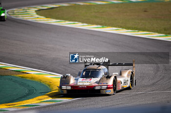 2024-07-14 - 38 RASMUSSEN Oliver (dnk), HANSON Philip (gbr), BUTTON Jenson (gbr), Hertz Team Jota, Porsche 963 #38, action during the 2024 Rolex 6 Hours of Sao Paulo, 5th round of the 2024 FIA World Endurance Championship, from July 11 to 14, 2024 on the Autódromo José Carlos Pace in Interlagos, Brazil - FIA WEC - 6 HOURS OF SAO PAULO 2024 - ENDURANCE - MOTORS