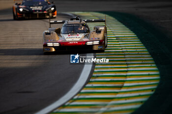 2024-07-14 - 38 RASMUSSEN Oliver (dnk), HANSON Philip (gbr), BUTTON Jenson (gbr), Hertz Team Jota, Porsche 963 #38, action during the 2024 Rolex 6 Hours of Sao Paulo, 5th round of the 2024 FIA World Endurance Championship, from July 11 to 14, 2024 on the Autódromo José Carlos Pace in Interlagos, Brazil - FIA WEC - 6 HOURS OF SAO PAULO 2024 - ENDURANCE - MOTORS