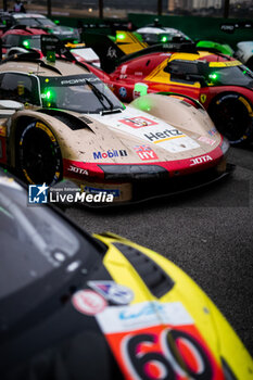 2024-07-14 - 38 RASMUSSEN Oliver (dnk), HANSON Philip (gbr), BUTTON Jenson (gbr), Hertz Team Jota, Porsche 963 #38, finish line, arrivee, during the 2024 Rolex 6 Hours of Sao Paulo, 5th round of the 2024 FIA World Endurance Championship, from July 11 to 14, 2024 on the Autódromo José Carlos Pace in Interlagos, Brazil - FIA WEC - 6 HOURS OF SAO PAULO 2024 - ENDURANCE - MOTORS