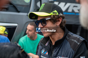 2024-09-20 - Valentino ROSSI, of a team Team WRT sign autographs at Fanatec GT Word Challenge in Monza - FANATEC GT ENDURANCE CUP - ENDURANCE - MOTORS