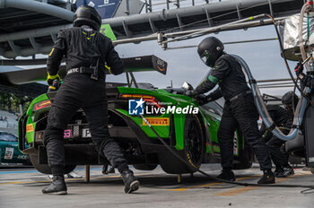 2024-09-22 - Mirko BORTOLOTTI,Edoardo MORTARA,Leonardo PULCINI, of a team Iron Lynx, on a Lamborghini Huracan GT3 EVO2 in a pit stop during Fanatec GT Word Challenge in Monza - FANATEC GT ENDURANCE CUP - ENDURANCE - MOTORS