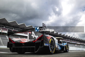 2024-09-12 - Alpine Endurance Team, mecaniciens, mechanics, ambiance during the 2024 6 Hours of Fuji, 7th round of the 2024 FIA World Endurance Championship, from September 13 to 15, 2024 on the Fuji Speedway in Oyama, Shizuoka, Japan - FIA WEC - 6 HOURS OF FUJI 2024 - ENDURANCE - MOTORS