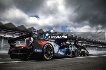 2024-09-12 - Alpine Endurance Team, mecaniciens, mechanics, ambiance during the 2024 6 Hours of Fuji, 7th round of the 2024 FIA World Endurance Championship, from September 13 to 15, 2024 on the Fuji Speedway in Oyama, Shizuoka, Japan - FIA WEC - 6 HOURS OF FUJI 2024 - ENDURANCE - MOTORS