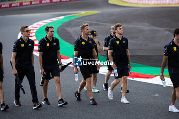 2024-09-12 - RASMUSSEN Oliver (dnk), HANSON Philip (gbr), BUTTON Jenson (gbr), Hertz Team Jota, Porsche 963 #38, Hypercar, portrait, trackwalk during the 2024 6 Hours of Fuji, 7th round of the 2024 FIA World Endurance Championship, from September 13 to 15, 2024 on the Fuji Speedway in Oyama, Shizuoka, Japan - FIA WEC - 6 HOURS OF FUJI 2024 - ENDURANCE - MOTORS