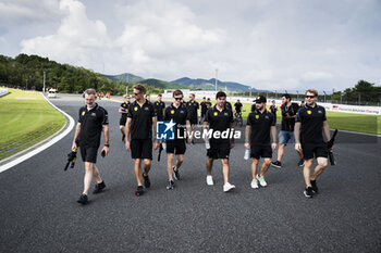 2024-09-12 - 38 RASMUSSEN Oliver (dnk), HANSON Philip (gbr), BUTTON Jenson (gbr), Hertz Team Jota, Porsche 963 #38, Hypercar, portrait during the 2024 6 Hours of Fuji, 7th round of the 2024 FIA World Endurance Championship, from September 13 to 15, 2024 on the Fuji Speedway in Oyama, Shizuoka, Japan - FIA WEC - 6 HOURS OF FUJI 2024 - ENDURANCE - MOTORS