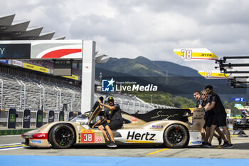 2024-09-12 - 38 RASMUSSEN Oliver (dnk), HANSON Philip (gbr), BUTTON Jenson (gbr), Hertz Team Jota, Porsche 963 #38, Hypercar, ambiance during the 2024 6 Hours of Fuji, 7th round of the 2024 FIA World Endurance Championship, from September 13 to 15, 2024 on the Fuji Speedway in Oyama, Shizuoka, Japan - FIA WEC - 6 HOURS OF FUJI 2024 - ENDURANCE - MOTORS