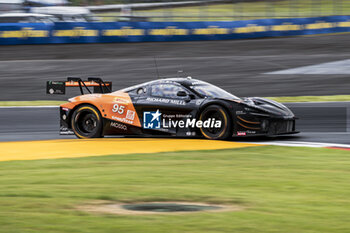 2024-09-13 - 95 SATO Marino (jpn), PINO Nico (chl), CAYGILL Josh (gbr), United Autosports, McLaren 720S GT3 Evo #95, LM GT3, action during the 2024 6 Hours of Fuji, 7th round of the 2024 FIA World Endurance Championship, from September 13 to 15, 2024 on the Fuji Speedway in Oyama, Shizuoka, Japan - FIA WEC - 6 HOURS OF FUJI 2024 - ENDURANCE - MOTORS