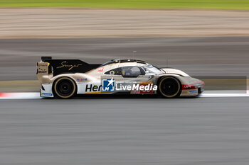 2024-09-13 - 38 RASMUSSEN Oliver (dnk), HANSON Philip (gbr), BUTTON Jenson (gbr), Hertz Team Jota, Porsche 963 #38, action during the 2024 6 Hours of Fuji, 7th round of the 2024 FIA World Endurance Championship, from September 13 to 15, 2024 on the Fuji Speedway in Oyama, Shizuoka, Japan - FIA WEC - 6 HOURS OF FUJI 2024 - ENDURANCE - MOTORS