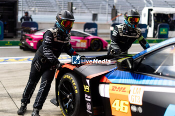 2024-09-13 - 46 MARTIN Maxime (bel), ROSSI Valentino (ita), AL HARTHY Ahmad (omn) Team WRT, BMW M4 GT3 #46, mechanic, mecanicien during the 2024 6 Hours of Fuji, 7th round of the 2024 FIA World Endurance Championship, from September 13 to 15, 2024 on the Fuji Speedway in Oyama, Shizuoka, Japan - FIA WEC - 6 HOURS OF FUJI 2024 - ENDURANCE - MOTORS