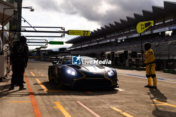 2024-09-13 - 27 JAMES Ian (usa), MANCINELLI Daniel (ita), RIBERAS Alex (spa), Heart of Racing Team, Aston Martin Vantage GT3 #27, pitlane, during the 2024 6 Hours of Fuji, 7th round of the 2024 FIA World Endurance Championship, from September 13 to 15, 2024 on the Fuji Speedway in Oyama, Shizuoka, Japan - FIA WEC - 6 HOURS OF FUJI 2024 - ENDURANCE - MOTORS