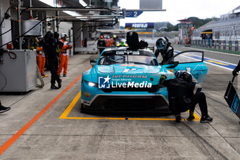 2024-09-13 - 77 BARKER Ben (gbr), HARDWICK Ryan (usa), ROBICHON Zacharie (can), Proton Competition, Ford Mustang GT3 #77, pitlane, during the 2024 6 Hours of Fuji, 7th round of the 2024 FIA World Endurance Championship, from September 13 to 15, 2024 on the Fuji Speedway in Oyama, Shizuoka, Japan - FIA WEC - 6 HOURS OF FUJI 2024 - ENDURANCE - MOTORS