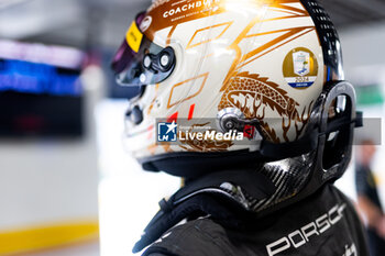 2024-09-13 - BUTTON Jenson (gbr), Hertz Team Jota, Porsche 963, portrait helmet, casque, during the 2024 6 Hours of Fuji, 7th round of the 2024 FIA World Endurance Championship, from September 13 to 15, 2024 on the Fuji Speedway in Oyama, Shizuoka, Japan - FIA WEC - 6 HOURS OF FUJI 2024 - ENDURANCE - MOTORS