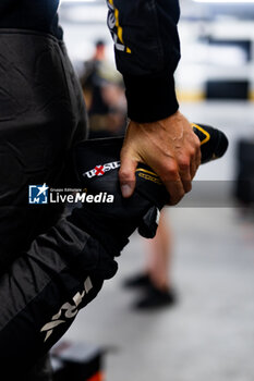 2024-09-13 - BUTTON Jenson (gbr), Hertz Team Jota, Porsche 963, portrait shoes during the 2024 6 Hours of Fuji, 7th round of the 2024 FIA World Endurance Championship, from September 13 to 15, 2024 on the Fuji Speedway in Oyama, Shizuoka, Japan - FIA WEC - 6 HOURS OF FUJI 2024 - ENDURANCE - MOTORS