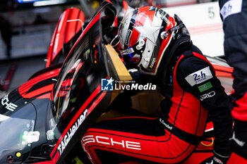 2024-09-13 - CAMPBELL Matt (aus), Porsche Penske Motorsport, Porsche 963, portrait during the 2024 6 Hours of Fuji, 7th round of the 2024 FIA World Endurance Championship, from September 13 to 15, 2024 on the Fuji Speedway in Oyama, Shizuoka, Japan - FIA WEC - 6 HOURS OF FUJI 2024 - ENDURANCE - MOTORS