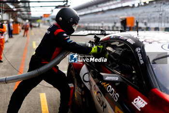 2024-09-13 - 78 VAN DER LINDE Kelvin (zaf), BOGUSLAVSKIY Timur, ROBIN Arnold (fra), Akkodis ASP Team, Lexus RC F GT3 #78, mechanic, mecanicien during the 2024 6 Hours of Fuji, 7th round of the 2024 FIA World Endurance Championship, from September 13 to 15, 2024 on the Fuji Speedway in Oyama, Shizuoka, Japan - FIA WEC - 6 HOURS OF FUJI 2024 - ENDURANCE - MOTORS