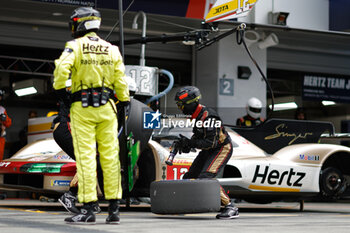 2024-09-13 - 12 STEVENS Will (gbr), NATO Norman (fra), ILOTT Callum (gbr), Hertz Team Jota, Porsche 963 #12, Hypercar, stand, pitlane, during the 2024 6 Hours of Fuji, 7th round of the 2024 FIA World Endurance Championship, from September 13 to 15, 2024 on the Fuji Speedway in Oyama, Shizuoka, Japan - FIA WEC - 6 HOURS OF FUJI 2024 - ENDURANCE - MOTORS