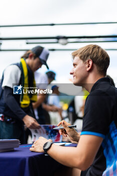 2024-09-14 - SCHUMACHER Mick (ger), Alpine Endurance Team, Alpine A424, portrait, autograph session, session autographe during the 2024 6 Hours of Fuji, 7th round of the 2024 FIA World Endurance Championship, from September 13 to 15, 2024 on the Fuji Speedway in Oyama, Shizuoka, Japan - FIA WEC - 6 HOURS OF FUJI 2024 - ENDURANCE - MOTORS