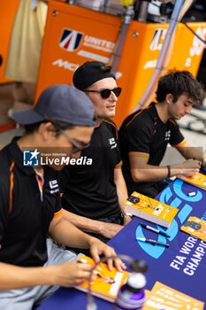 2024-09-14 - CAYGILL Josh (gbr), United Autosports, McLaren 720S GT3 Evo, portrait, autograph session, session autographe during the 2024 6 Hours of Fuji, 7th round of the 2024 FIA World Endurance Championship, from September 13 to 15, 2024 on the Fuji Speedway in Oyama, Shizuoka, Japan - FIA WEC - 6 HOURS OF FUJI 2024 - ENDURANCE - MOTORS