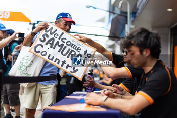 2024-09-14 - Fans portrait, autograph session, session autographe during the 2024 6 Hours of Fuji, 7th round of the 2024 FIA World Endurance Championship, from September 13 to 15, 2024 on the Fuji Speedway in Oyama, Shizuoka, Japan - FIA WEC - 6 HOURS OF FUJI 2024 - ENDURANCE - MOTORS