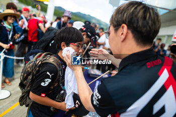 2024-09-14 - Fan portrait, autograph session, session autographe during the 2024 6 Hours of Fuji, 7th round of the 2024 FIA World Endurance Championship, from September 13 to 15, 2024 on the Fuji Speedway in Oyama, Shizuoka, Japan - FIA WEC - 6 HOURS OF FUJI 2024 - ENDURANCE - MOTORS