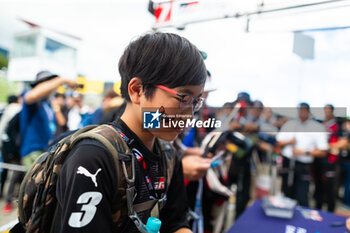 2024-09-14 - Fan portrait, autograph session, session autographe during the 2024 6 Hours of Fuji, 7th round of the 2024 FIA World Endurance Championship, from September 13 to 15, 2024 on the Fuji Speedway in Oyama, Shizuoka, Japan - FIA WEC - 6 HOURS OF FUJI 2024 - ENDURANCE - MOTORS